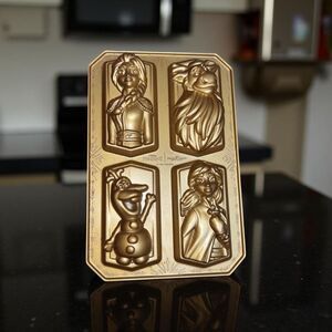 Nordic Ware Frozen II Cake Pan Cakelet Mold Elsa Anna Olaf Sven 2.5 Cups